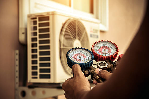 Professional Hvac Installation technician working in Wolfe City, TX